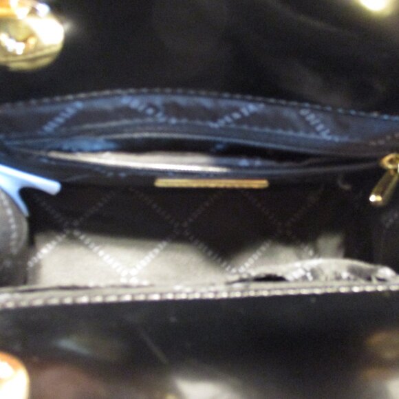 Steve Madden NEW Woman Small Black Red Gold Tone Magnetic Top Strap Bag Purse - Picture 9 of 13